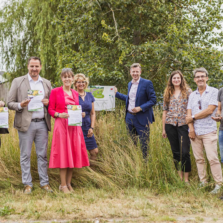 Auszeichnung der Städte Hof und Münchberg sowie der Gemeinde Regnitzlosau im Hofer Land für besonders insektenfreundliches Engagement
